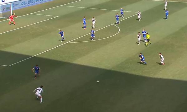 수원 이건희 6일 경남전 슈팅 장면.