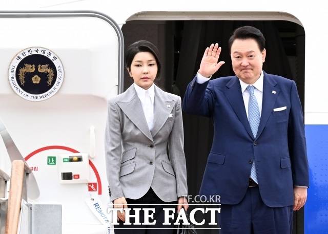 윤석열 전 대통령이 지난 20대 대선 당시 부인 김건희 여사를 두고 '구약성경을 다 외웠다'는 취지로 말한 것과 관련해 8일 공직선거법상 허위사실공표 혐의로 개신교 단체로부터 검찰에 고발당했다. /이새롬 기자