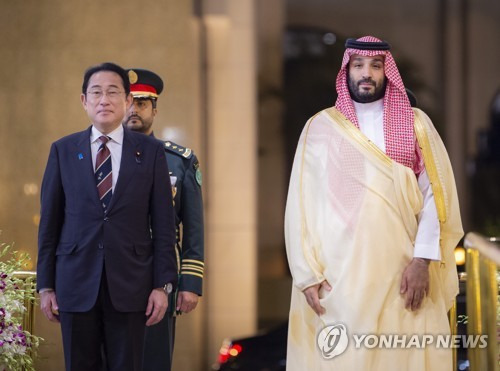 양복입은 빈살만 모습 슈트입은 빈살만 모습 이태리 슈트 입은 빈살만 모습
