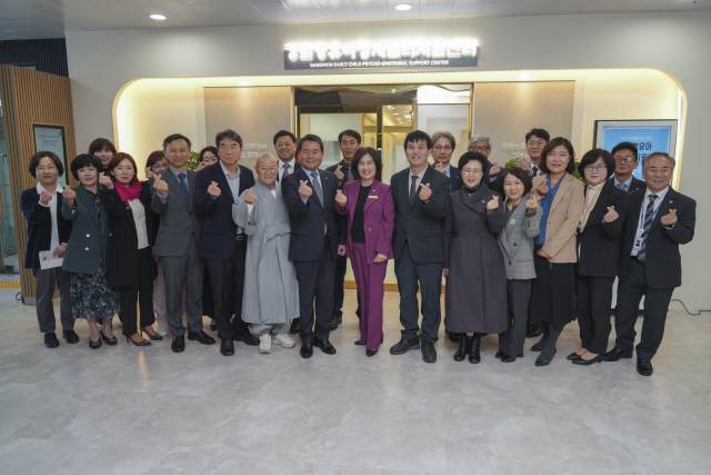 ▲ 강원도교육청은 7일 강원유아교육원(원장 김명희)에서 신경호 강원도교육감, 이영욱 도의회 교육위원장 등이 참석한 가운데 ‘강원영유아정서심리지원센터’ 개소식을 가졌다.