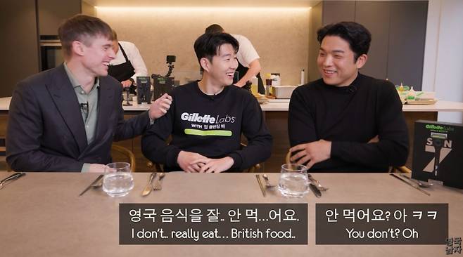 축구선수 손흥민과 스타 셰프 안성재가 유튜브 채널 '영국남자'에 나와 식사 대담을 나눴다. /사진=유튜브 '영국남자' 갈무리