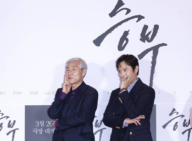 조훈현 국수와 영화 '승부'에서 조훈현 국수를 연기한 배우 이병헌. ㈜바이포엠스튜디오 제공