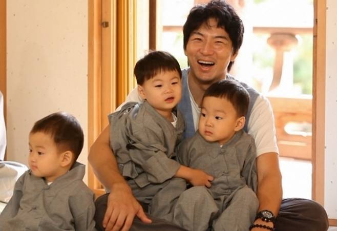 ‘슈돌’ 출연 당시 송일국과 삼둥이. KBS 제공