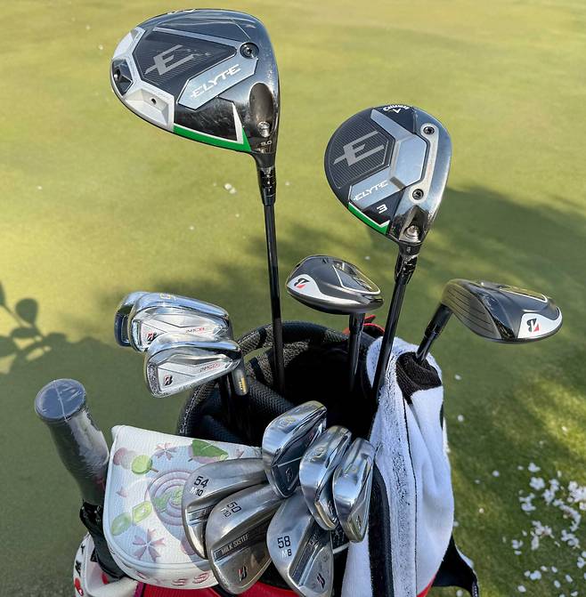 두산건설 위브 챔피언십 우승을 일군 이예원의 최종라운드 위너스백. 맨 오른쪽에 192m 투온을 일군 2번 유틸리티가 꽂혀있다. KLPGA 제공