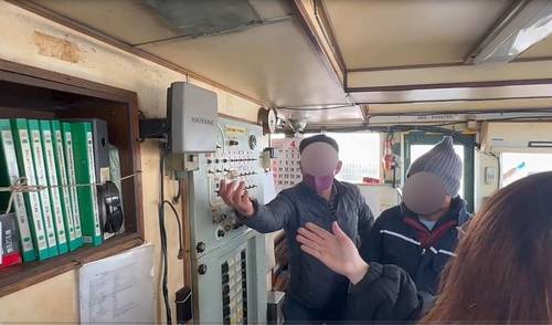 현장 확인하는 해경  [부산해경 제공. 재판매 및 DB 금지]