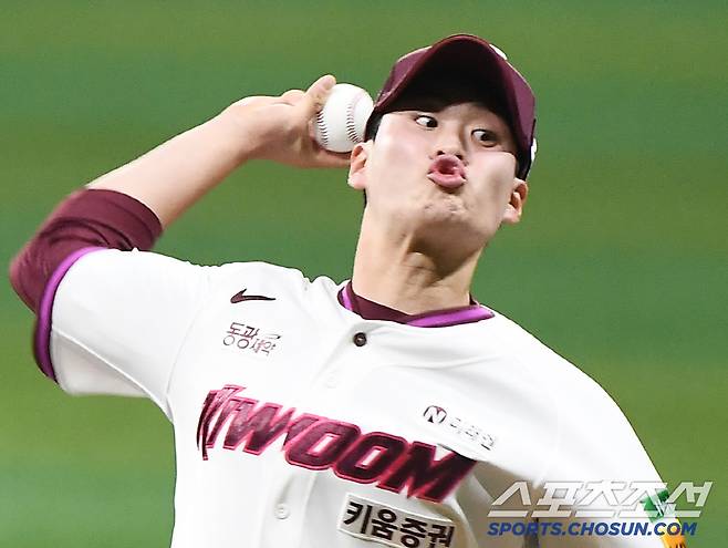 8일 서울 고척스카이돔에서 열린 LG-키움전. 선발투수 윤현이 투구하고 있다. 고척=정재근 기자 cjg@sportschosun.com/2025.4.8/