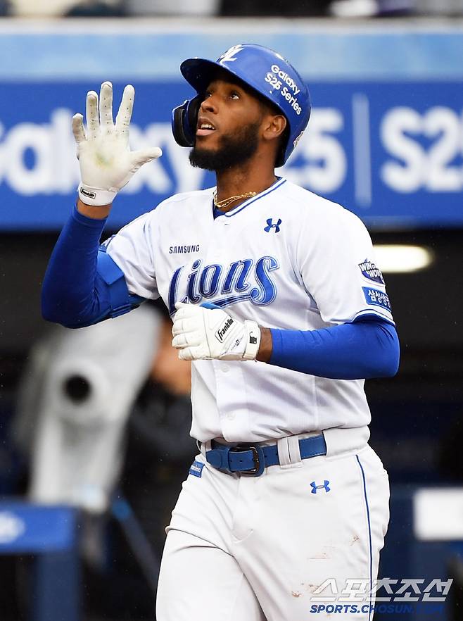 5일 대구 삼성라이온즈파크에서 열린 삼성 라이온즈와 한화 이글스의 경기. 6회말 삼성 디아즈가 솔로포를 날린 뒤 환호하고 있다. 대구=박재만 기자 pjm@sportschosun.com/2025.04.05/
