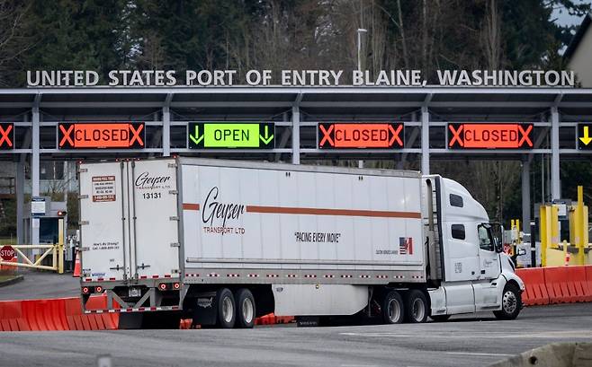 캐나다 브리티시컬럼비아주에서 미국 워싱턴주로 넘어가는 국경 지역의 모습. AP 뉴시스