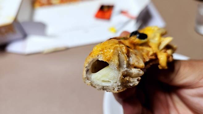 20250408_222140.jpg 저녁 배달 피자에 쏘주한잔