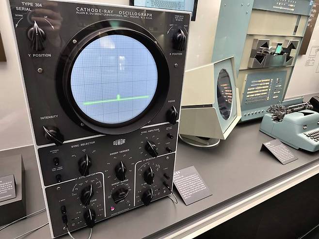 최초의 게임으로 불리는 테니스 포 투. 화면과 조작이 모두 갖춰져 있다.