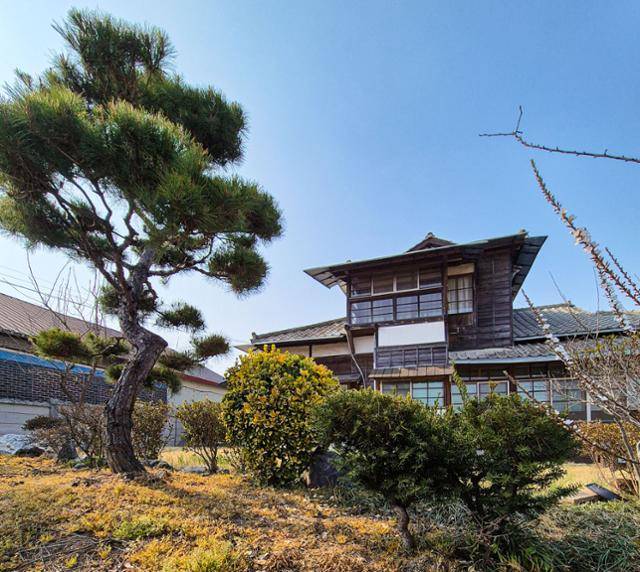 전북 익산시 춘포면 춘포리의 구 일본인 농장가옥과 정원.