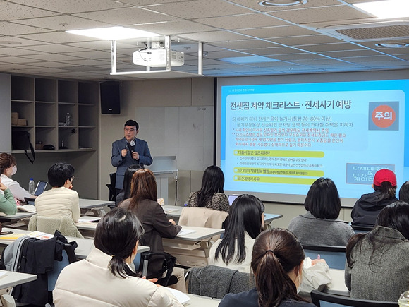 서울시가 자산관리에 어려움을 겪는 1인 가구를 대상으로 무료 경제교육을 제공한다. 사진은 1인 가구 경제교육이 진행되고 있는 모습. [사진=서울시]