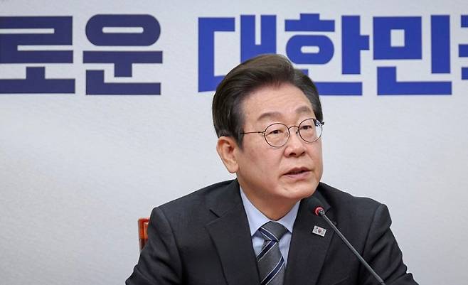 이재명 대표가 지난 7일 국회 본청 당대표회의실에서 열린 최고위원회의에 참석하여 발언하고 있다. (더불어민주당)