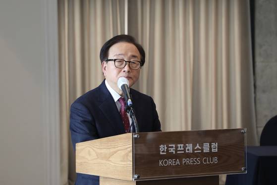 이동근 한국경영자총협회 상근부회장이 9일 서울 중구 프레스센터에서 열린 '불법쟁의행위 손해배상 판결의 문제점' 토론회에서 개회사를 하고 있다. 사진 한국경영자총협회