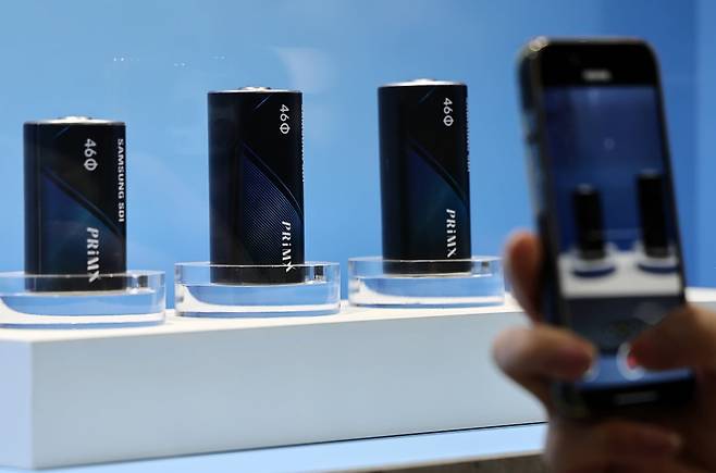 삼성SDI가 지난 3월 개최된 '인터배터리 2025'에서 46파이 배터리 라인업을 공개했다 / 연합뉴스