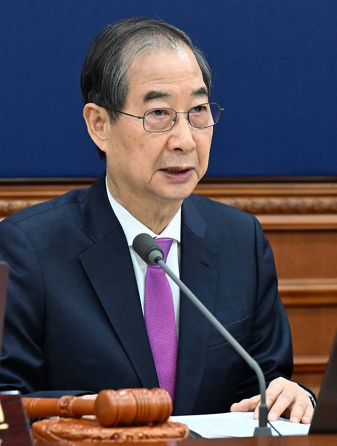 한덕수 대통령 권한대행이 지난 8일 광화문 정부서울청사에서 열린 국무회의에서 모두발언을 하고 있다. 대통령실 사진기자단