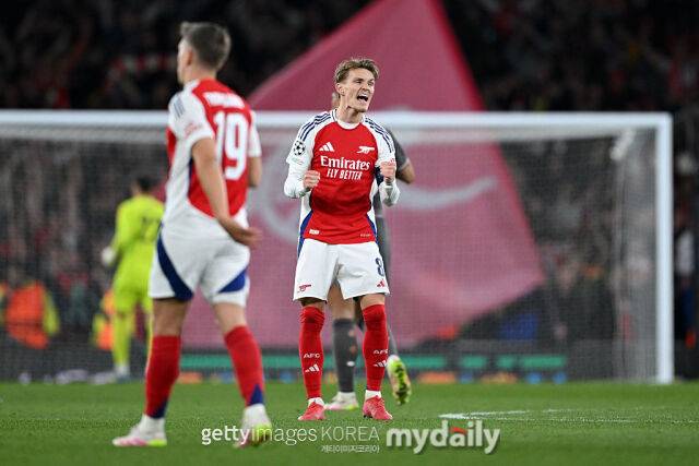 2024-2025 UEFA 챔피언스리그 8강 1차전에서 3-0으로 레알 마드리드를 꺾은 아스날. /게티이미지코리아