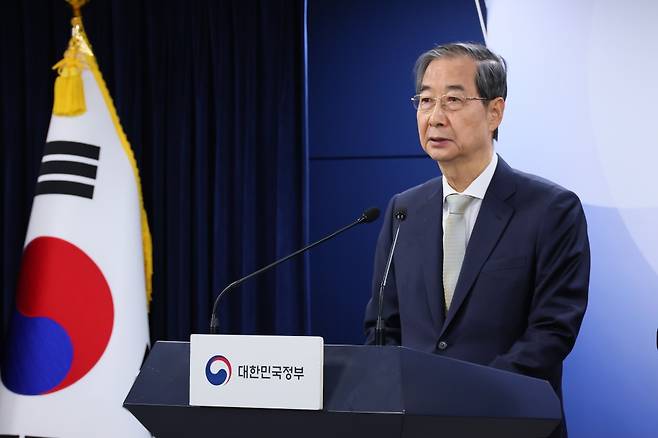 지난 4일 윤석열이 대통령직에서 파면되며 대통령 권한대행이 된 한덕수 국무총리는 '대통령지정기록물 지정 권한'까지 행사하려 하고 있다.&nbsp;