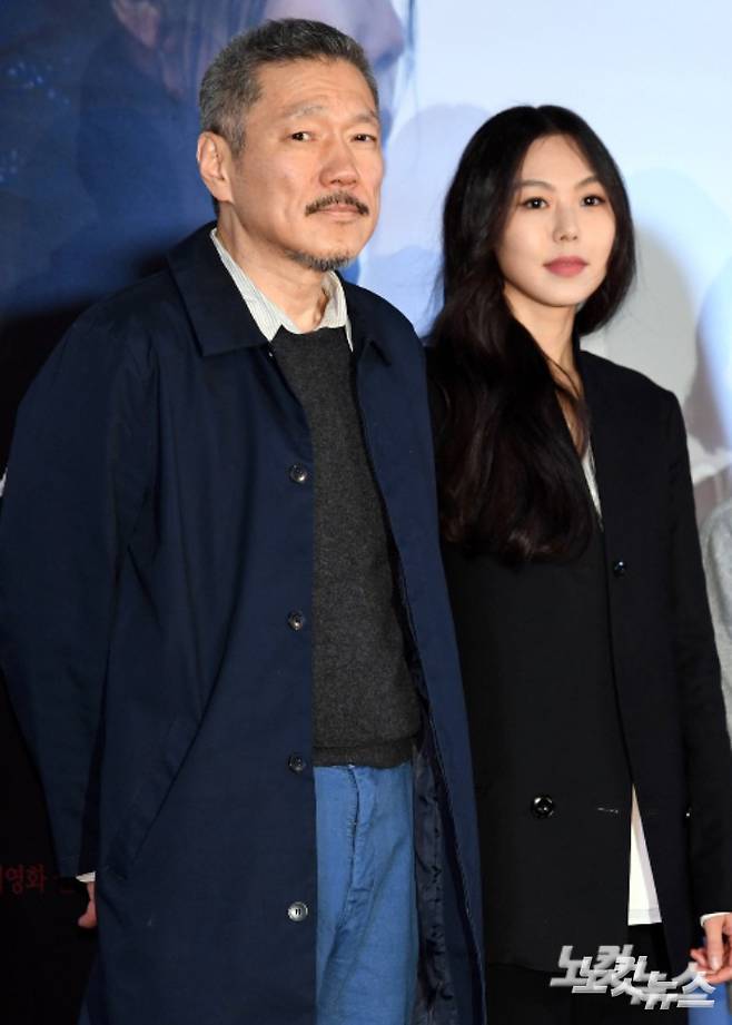 홍상수 감독(왼쪽)과 배우 김민희.