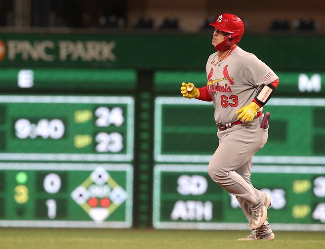 세인트루이스 포수 포조는 8일(한국시간) PNC파크에서 열린 '2025 메이저리그' 피츠버그전에서 7번타자 포수로 선발 출전했다. 4년 만에 빅리그 복귀전에서 홈런포를 쏘아 올렸고, 도루를 저지하는 등 맹활약하며 눈길을 끌었다. 연합뉴스 REUTERS