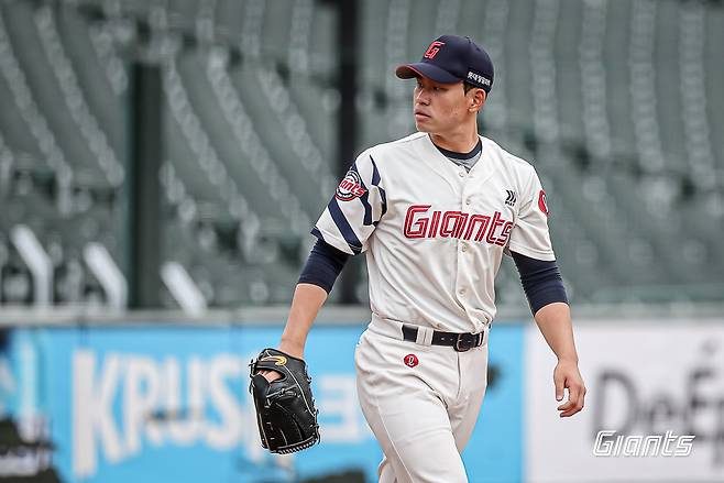 롯데 투수 김진욱은 지난 8일 사직구장에서 열린 '2025 신한 SOL Bank KBO 리그' KIA와 정규시즌 첫 번째 맞대결에서 선발 등판했다. 5회초까지 완벽했지만, 6회초 급격하게 흔들려 5⅓이닝 3실점 했다. 롯데 자이언츠