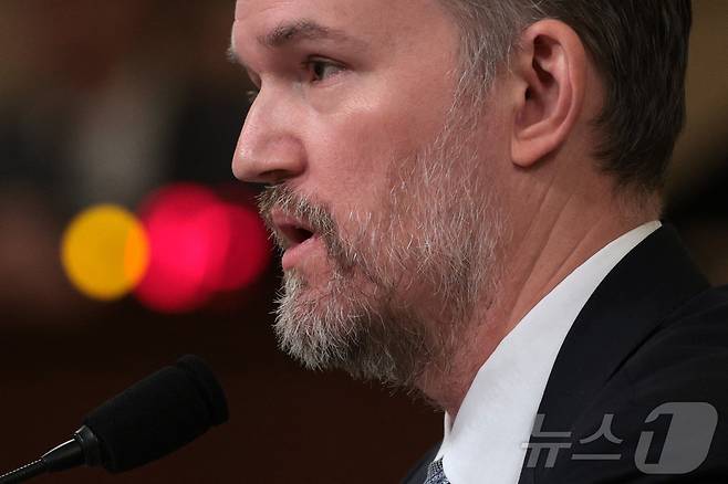 제이미슨 그리어 미국 USTR 대표가 9일(현지시간) 워싱턴 의사당 하원 세입위원회에 출석해 “도널드 트럼프 대통령은 중국 이외 국가와 상호 관세를 협상할 방법을 찾으려 노력하고 있다”고 말하고 있다. 2025.04.10 ⓒ AFP=뉴스1 ⓒ News1 우동명 기자