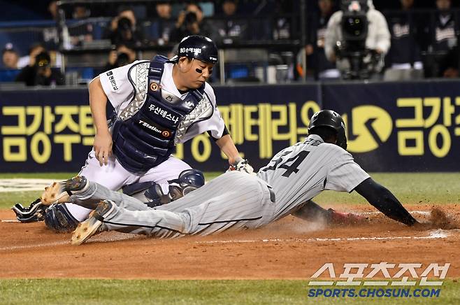 10일 잠실구장에서 열린 두산 베어스와 한화 이글스의 경기. 6회초 1사 1,3루 한화 플로리얼이 홈스틸을 시도하고 있다. 잠실=박재만 기자 pjm@sportschosun.com/2025.04.10/