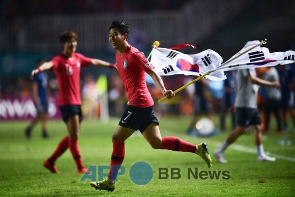 2018 자카르타 아시안게임 일본과의 결승전 승리 후 기뻐하는 손흥민. ⓒAFPBBNews = News1