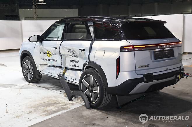 중국 제코 7 PHEV 측면 충돌 테스트 장면. (유로 NCAP)