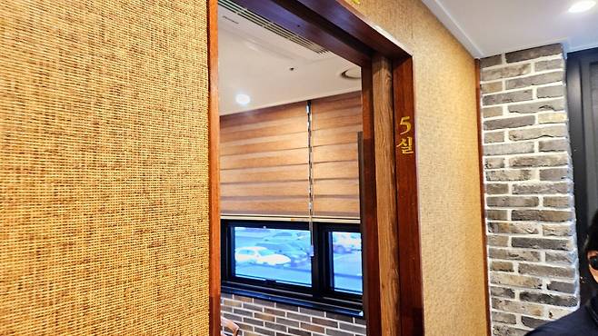 20250409_181856.jpg 회사 대표님이 사주신 한우 그리고 선물