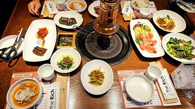 20250409_181920.jpg 회사 대표님이 사주신 한우 그리고 선물