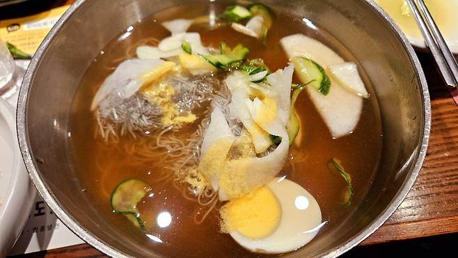 20250409_194901.jpg 회사 대표님이 사주신 한우 그리고 선물