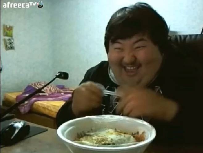 1000003804.webp.ren.jpg 살빼고 환골탈태한 추억의 먹방 비제이들 근황.jpg