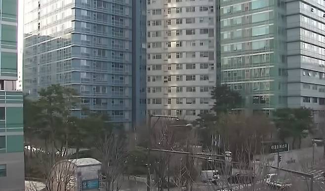 윤석열 전 대통령의 사저가 있던 서울 서초구 주상복합  (SBS 캡처)