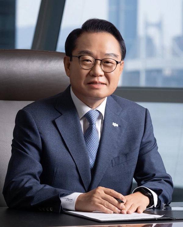 한국해양진흥공사 안병길 사장은 10일 해양산업의 디지털 전환(DX)을 촉진하고, 사회공헌사업을 확대해 지역사회에 기여할 계획이라고 밝혔다. 해양진흥공사 제공