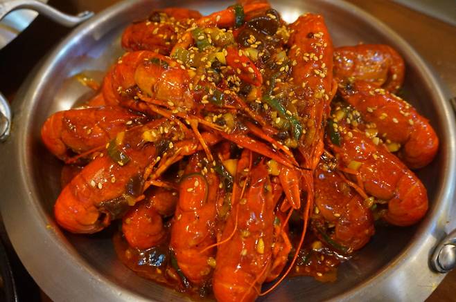 사천요리기와집은 사천식 요리를 선보인다. 사진은 사천요리기와집 메뉴의 모습. /사진=다이어리알