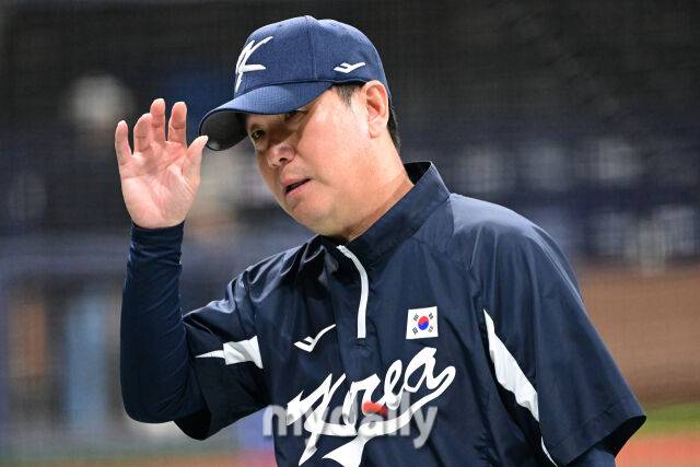 2024년 11월 1일오후 서울 고척스카이돔에서 진행된 대한민국 야구대표팀 -쿠바의 연습 경기. 류지현 코치./마이데일리