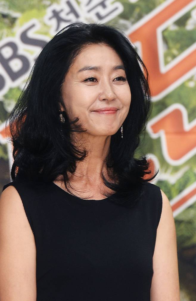 배우 김부선이 SBS 새 주말드라마 <모던파머> 제작발표회에 참석했다.