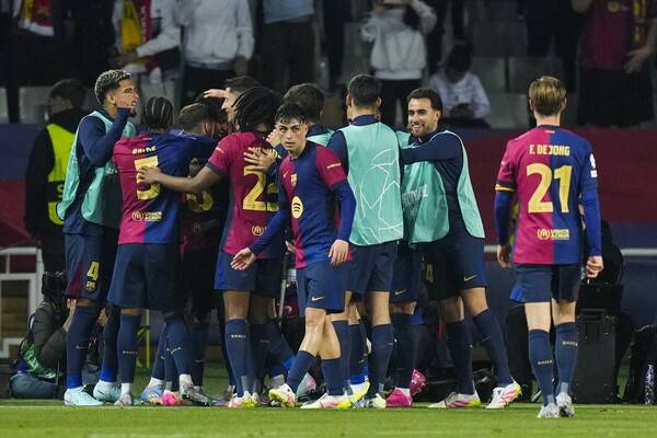 ▲ FC바르셀로나 로베르트 레반도프스키와 라민 야말. ⓒ연합뉴스/REUTERS/EPA/AFP