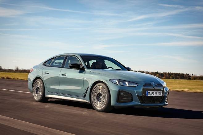 BMW가 고성능 4도어 전기세단 i4 M50 xDrive'를 국내에 공식 출시했다. 사진=BMW코리아