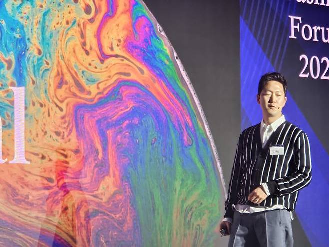 이재상 하이브 대표가 ‘플레이 로컬, 윈 글로벌’을 주제로 기조강연을 하고 있다. (사진=김정유 기자)