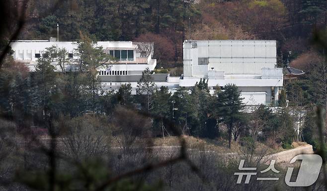사진은 10일 한남동 관저 모습. 2025.4.10/뉴스1 ⓒ News1 박세연 기자