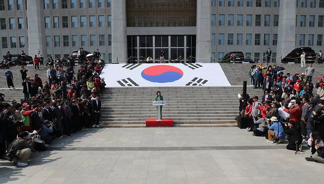 국민의힘 나경원 의원이 11일 오후 서울 여의도 국회 본청 앞 계단에서 대선출마 선언 기자회견을 하고 있다. /남강호 기자