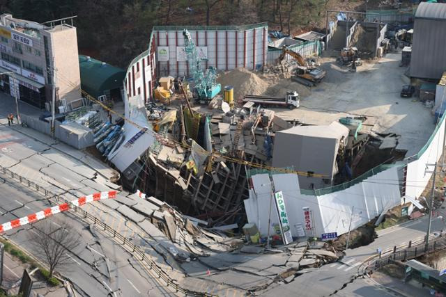 11일 경기 광명시 일직동 신안산선 공사 현장에서 붕괴 사고가 발생했다. 사진은 사고 현장 모습. 뉴스1