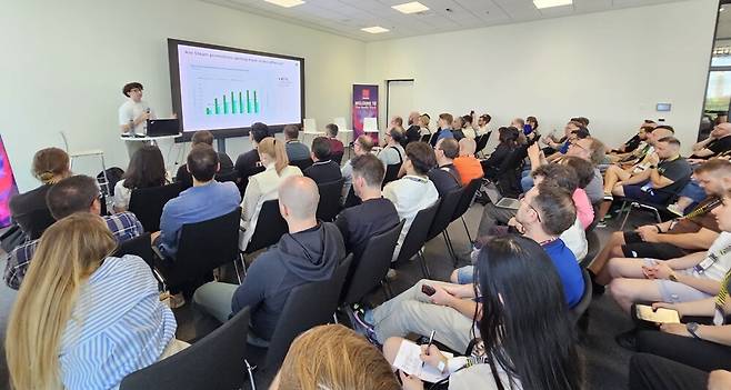 ▲ 뉴주와 함께 글로벌 게임 업계 주시 중, "콘솔 다음의 기회를 찾고 있는 상황"