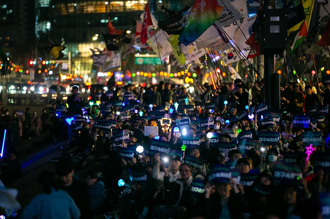 내란청산·사회대개혁 비상행동은 11일 서울 종로구 지하철 경복궁역 4번 출구 앞에서 ‘내란 종식 긴급행동’을 열고 “윤석열 전 대통령을 다시 구속하라”고 요구했다. 내란청산·사회대개혁 비상행동 제공