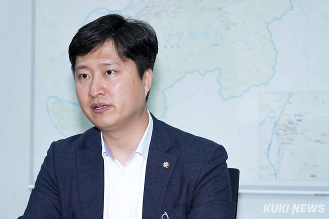 우재준 국민의힘 의원이 8일 서울 영등포구 국회 의원회관에서 쿠키뉴스와 인터뷰를 하고 있다. 유희태 기자