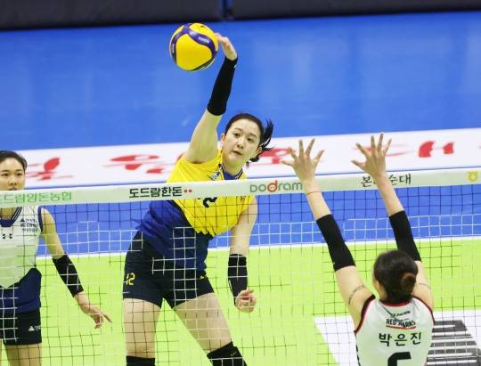 공격하는 이다현. 사진[연합뉴스]