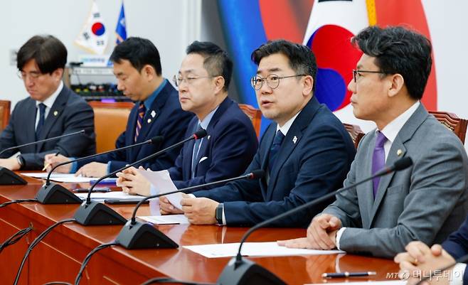 (서울=뉴스1) 안은나 기자 = 박찬대 더불어민주당 대표 직무대행 겸 원내대표가 10일 오전 서울 여의도 국회에서 열린 정책조정회의에 참석해 모두 발언하고 있다. 2025.4.10/뉴스1  Copyright (C) 뉴스1. All rights reserved. 무단 전재 및 재배포,  AI학습 이용 금지. /사진=(서울=뉴스1) 안은나 기자