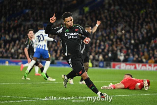 아스널의 18살 공격형 미드필더 에단 은와네리. 팀과 재계약 협상을 진행중이다./게티이미지코리아